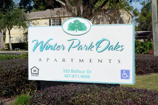 The Winter Park Oaks Apartments Sign.