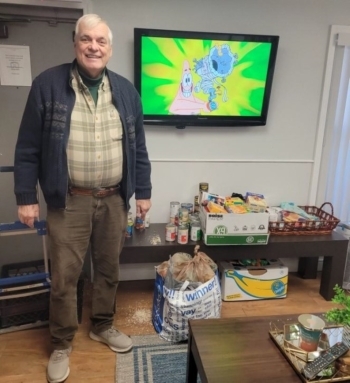 Steve Beumer from St John Lutheran with a food donation.
